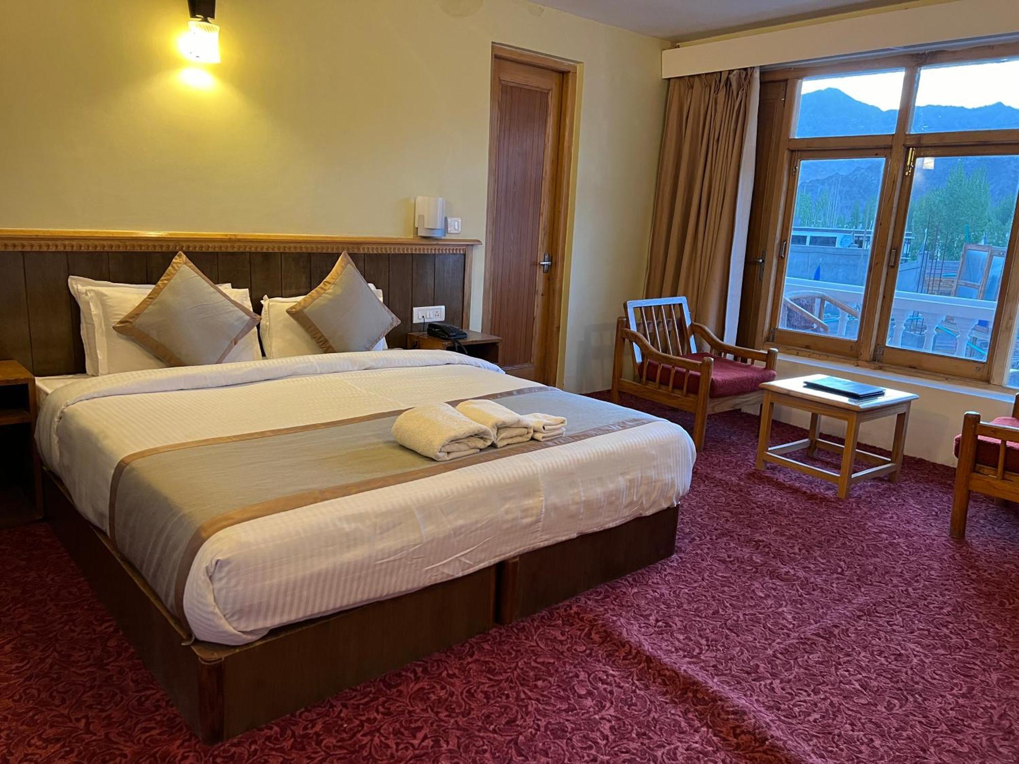 The Pangong Hotel Leh Exterior photo