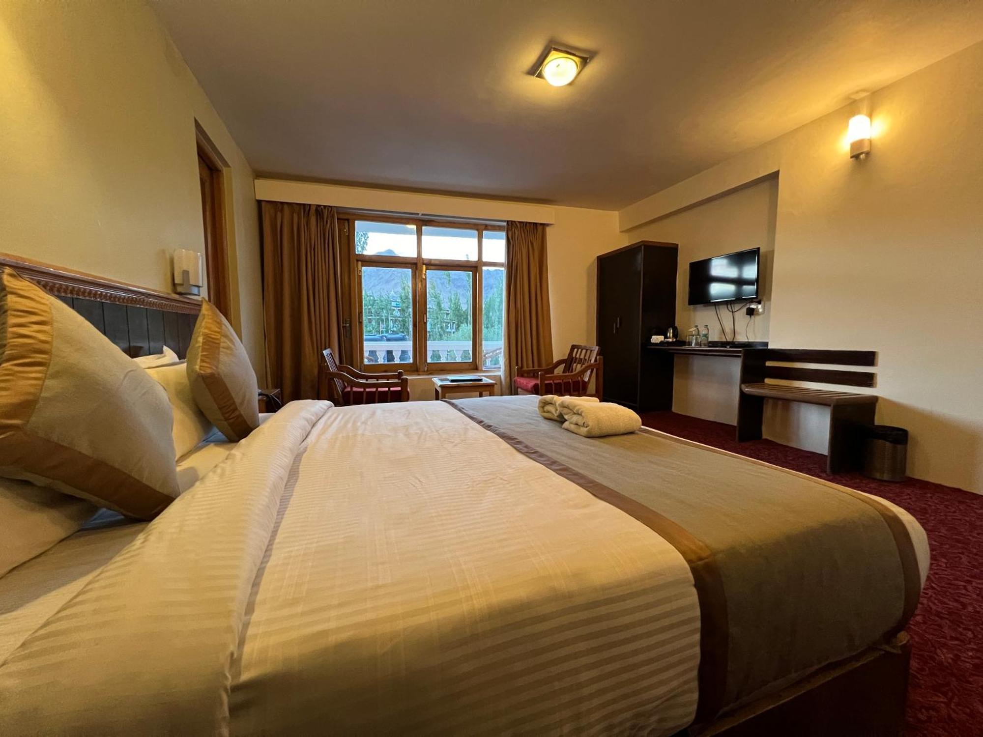 The Pangong Hotel Leh Exterior photo
